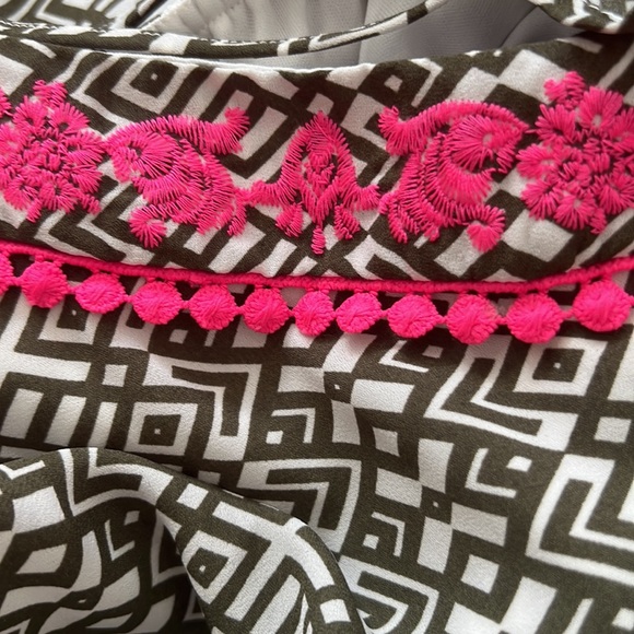 Geometric Print Romper - Picture 7 of 9